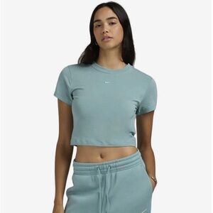 The Nike Tee Loose Fit Cropped Sea Green Size M
